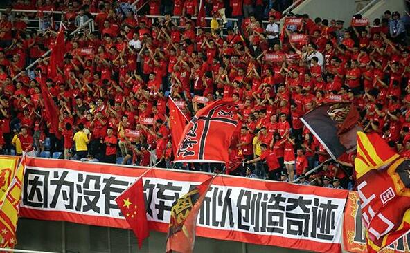 周楷宸先后拍摄了惊悚电影《迷途重生》、悬疑电影《侧面》等，随后，又在历史抗战传奇电影《四·二九绝地突围》中饰演了胆小但头脑精灵的炊事班战士猴子，他表示能参与文艺电影《夏坠》的拍摄非常开心，自己本身也很喜欢演文艺片，而钱声这个角色也像极了自己高中时期的样子